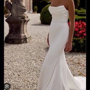 Elegant Strapless White Wedding Dress